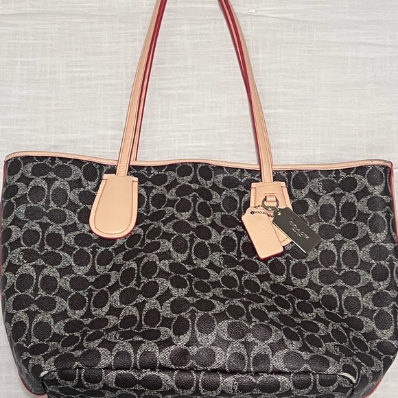 Coach Signature Tote 👜 - Picture 2 of 6